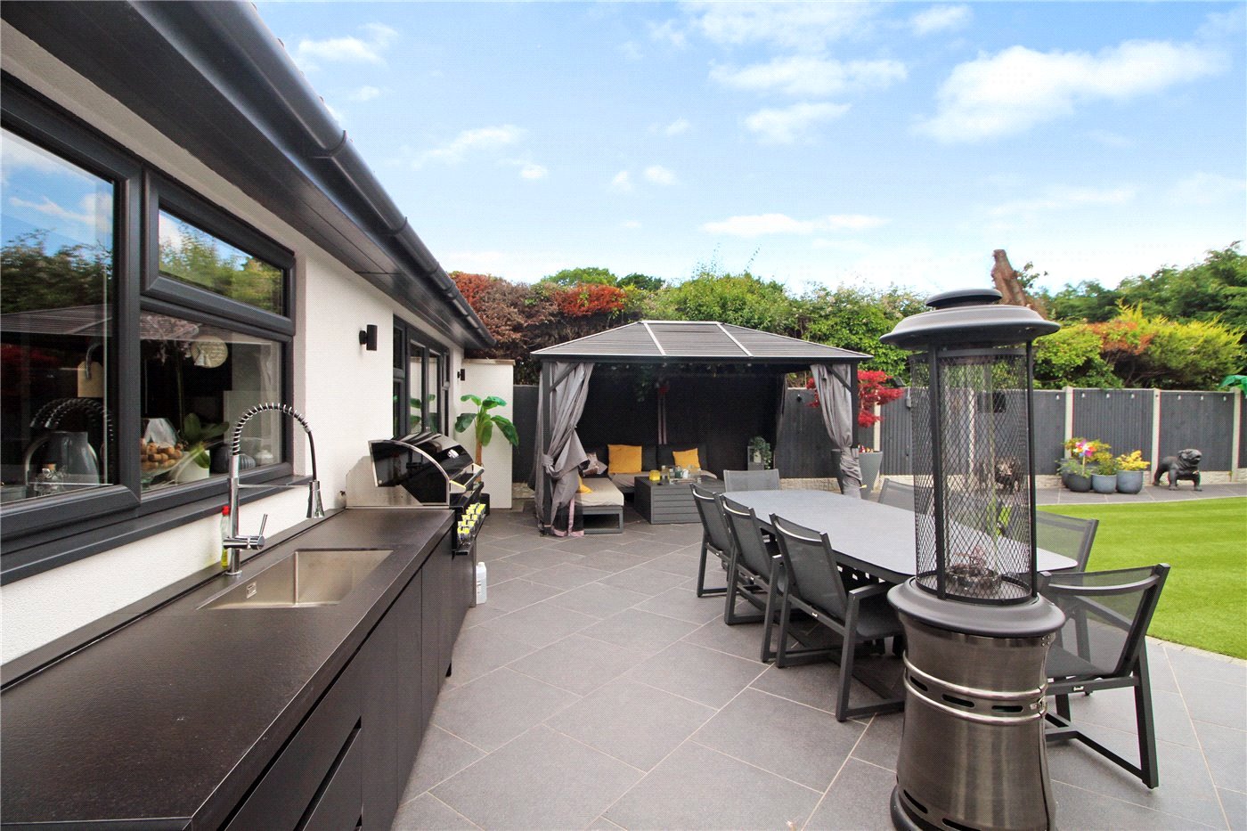 Outdoor Kitchen